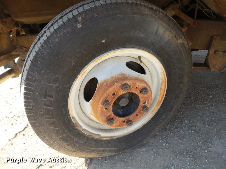 image for item BM9567 1966 Ford F350 tow truck