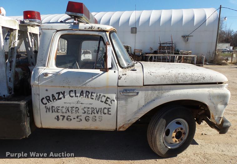 image for item BM9567 1966 Ford F350 tow truck