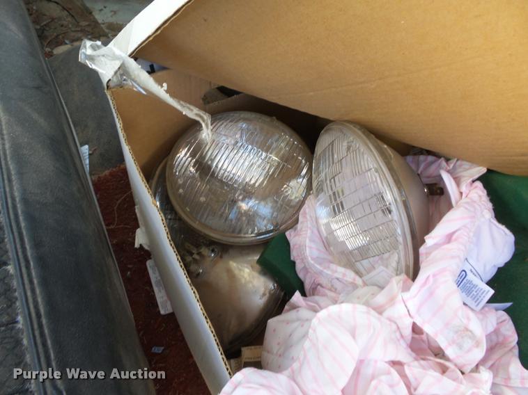 image for item BM9567 1966 Ford F350 tow truck