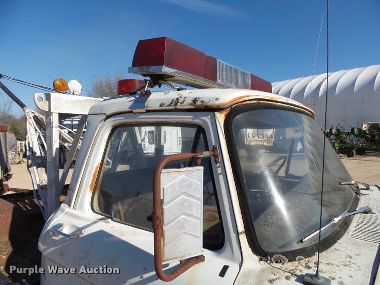 image for item BM9567 1966 Ford F350 tow truck