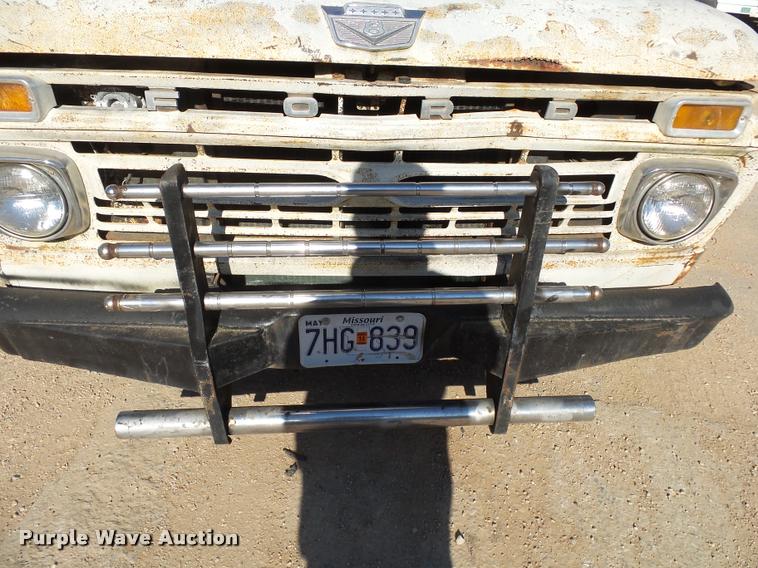 image for item BM9567 1966 Ford F350 tow truck