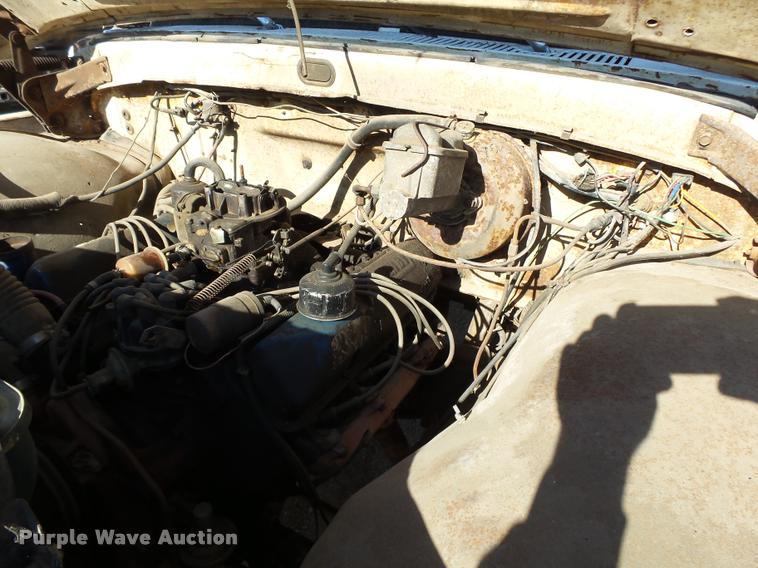 image for item BM9567 1966 Ford F350 tow truck