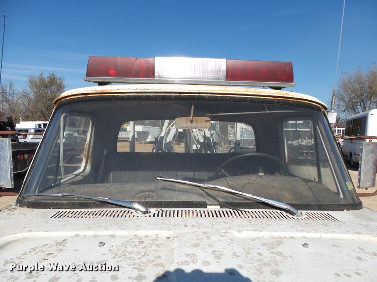 image for item BM9567 1966 Ford F350 tow truck