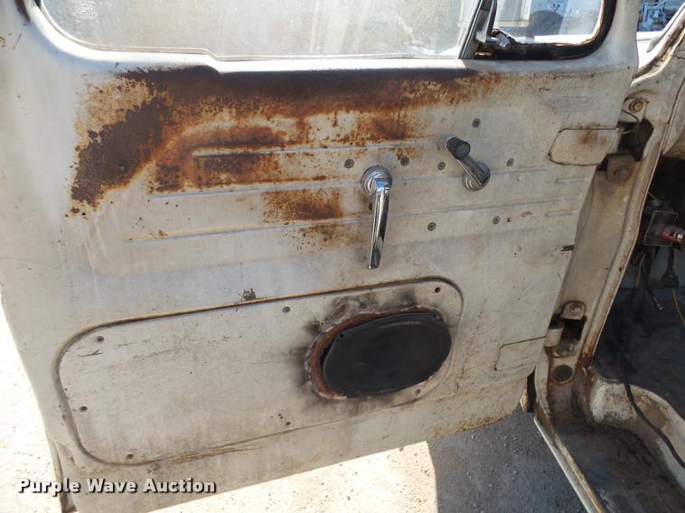 image for item BM9567 1966 Ford F350 tow truck