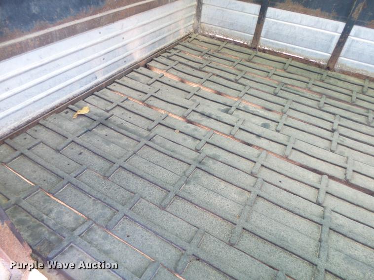 image for item BM9571 1990 Blair livestock trailer