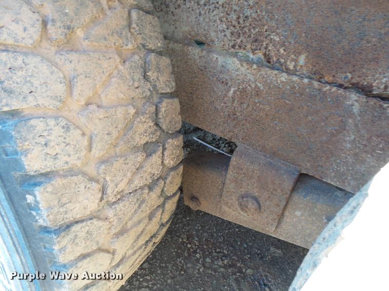 image for item BM9571 1990 Blair livestock trailer