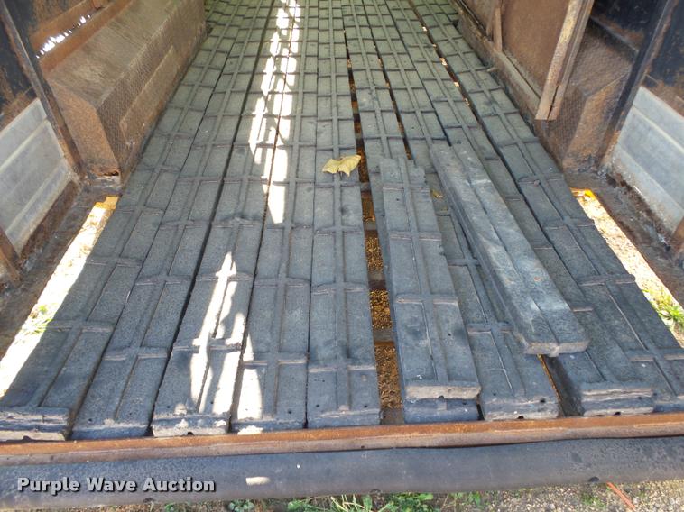 image for item BM9571 1990 Blair livestock trailer