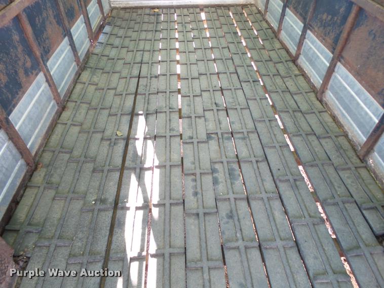 image for item BM9571 1990 Blair livestock trailer