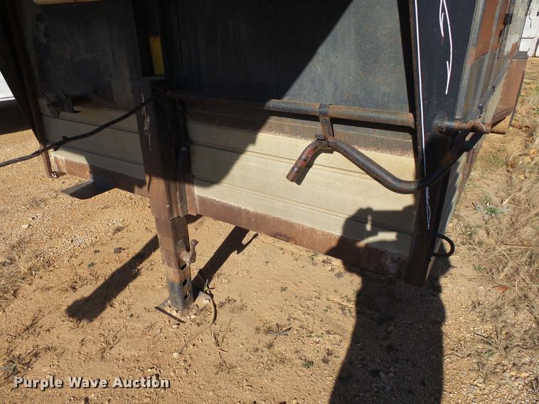 image for item BM9571 1990 Blair livestock trailer