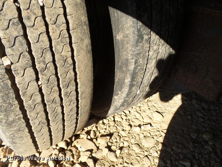 image for item BM9572 1997 Clark CPDFRT-97 double drop deck trailer