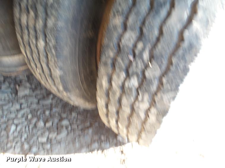 image for item BM9572 1997 Clark CPDFRT-97 double drop deck trailer