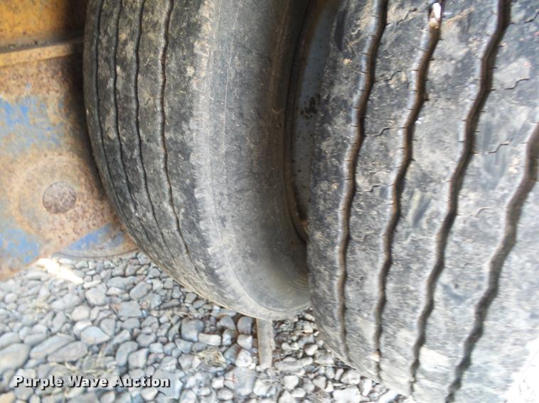 image for item BM9572 1997 Clark CPDFRT-97 double drop deck trailer