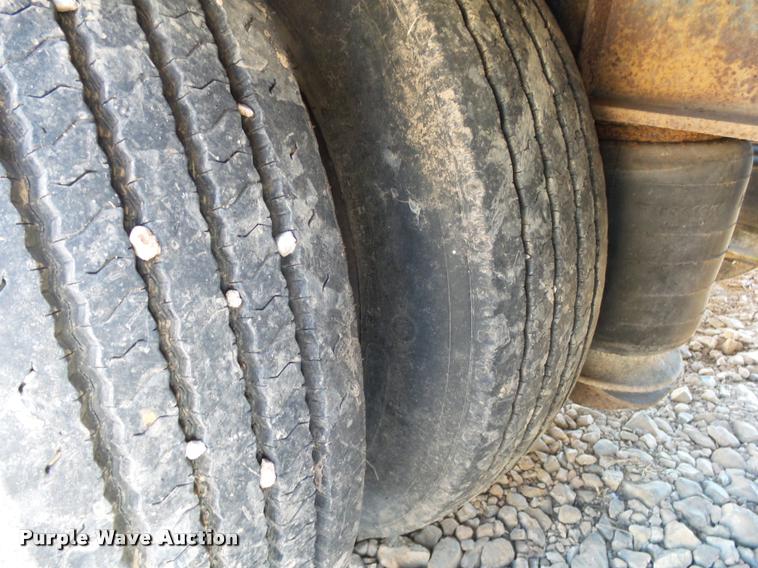 image for item BM9572 1997 Clark CPDFRT-97 double drop deck trailer