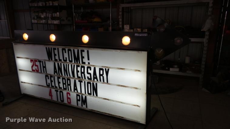 image for item BU9126 Exterior arrow lighted sign