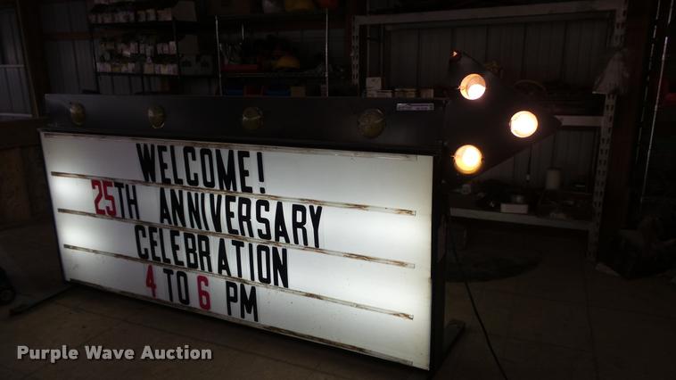 image for item BU9126 Exterior arrow lighted sign