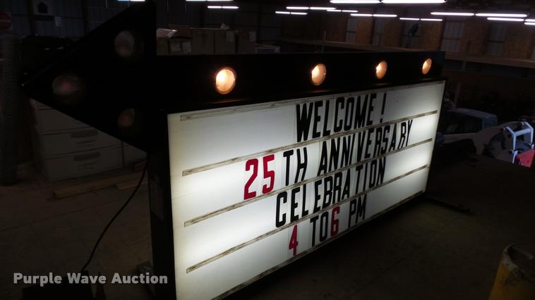 image for item BU9126 Exterior arrow lighted sign