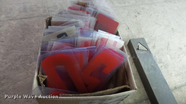 image for item BU9126 Exterior arrow lighted sign