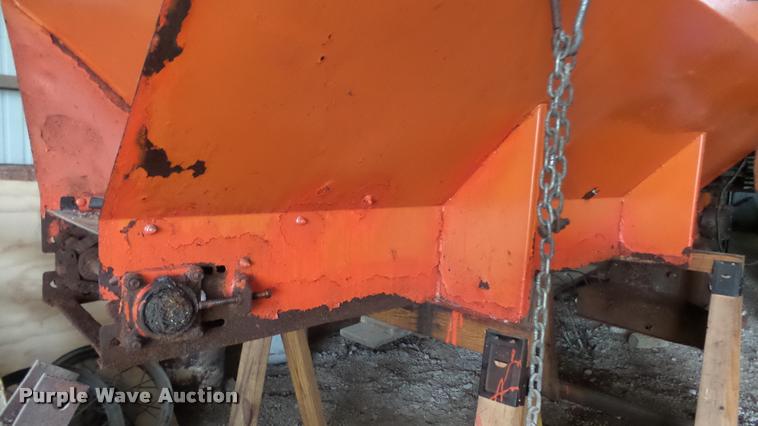 image for item BU9127 Swenson v-box spreader