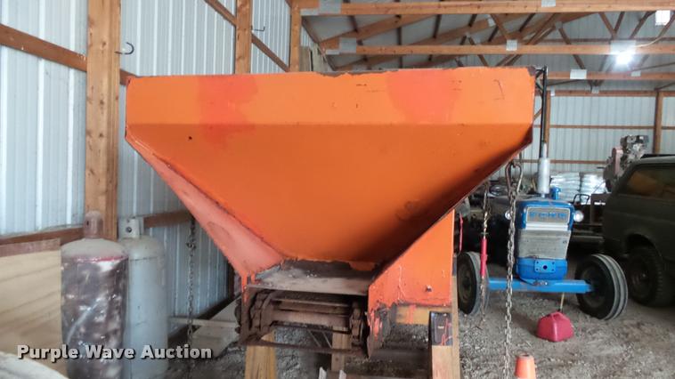 image for item BU9127 Swenson v-box spreader