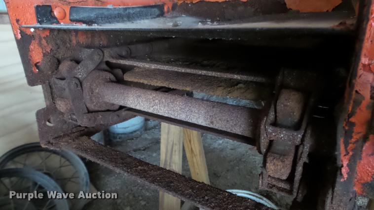 image for item BU9127 Swenson v-box spreader