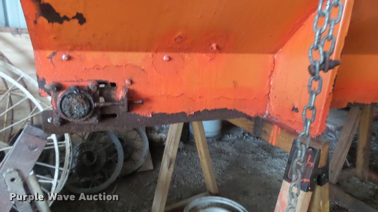 image for item BU9127 Swenson v-box spreader