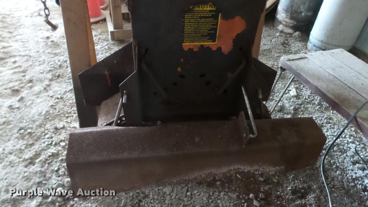 image for item BU9127 Swenson v-box spreader