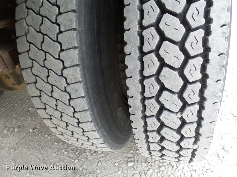 image for item BZ9951 1995 International 4700 bucket truck