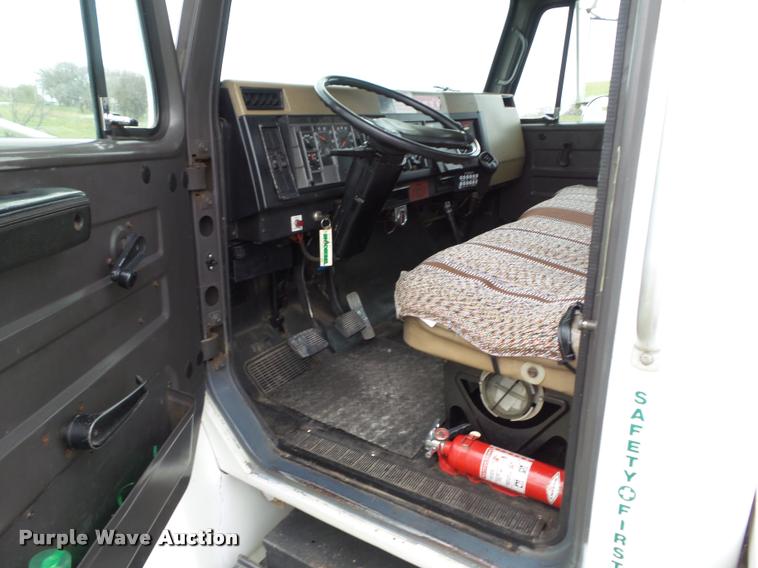 image for item BZ9951 1995 International 4700 bucket truck