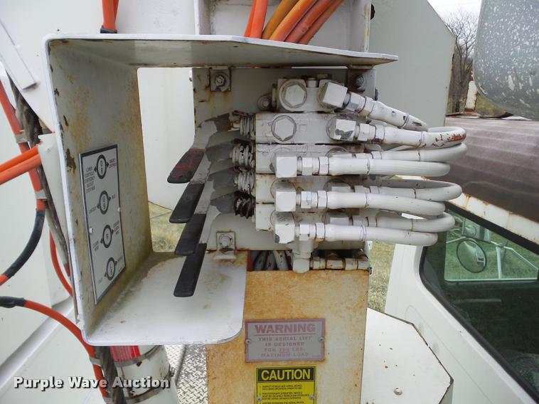 image for item BZ9951 1995 International 4700 bucket truck