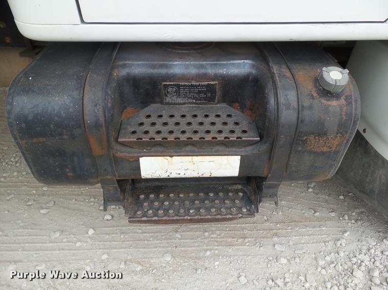 image for item BZ9951 1995 International 4700 bucket truck