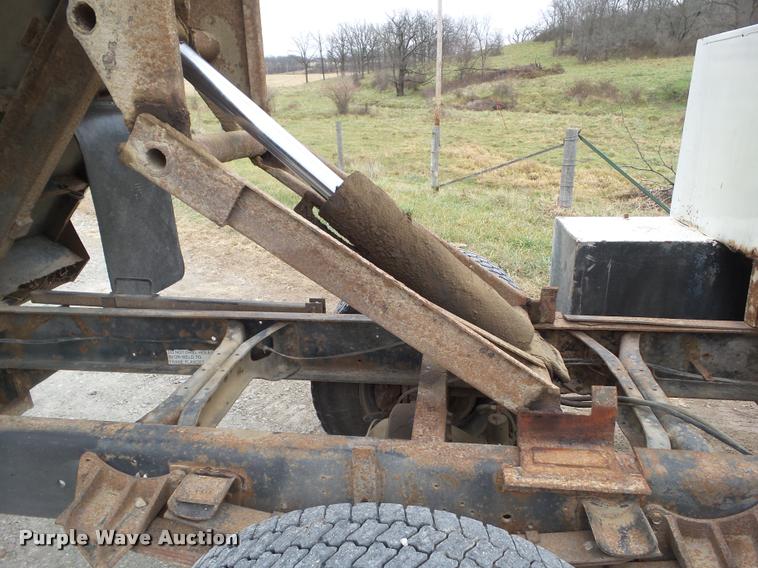 image for item BZ9951 1995 International 4700 bucket truck