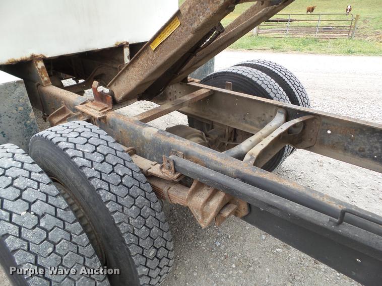 image for item BZ9951 1995 International 4700 bucket truck