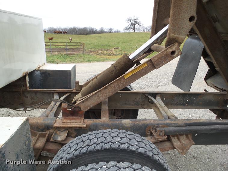 image for item BZ9951 1995 International 4700 bucket truck