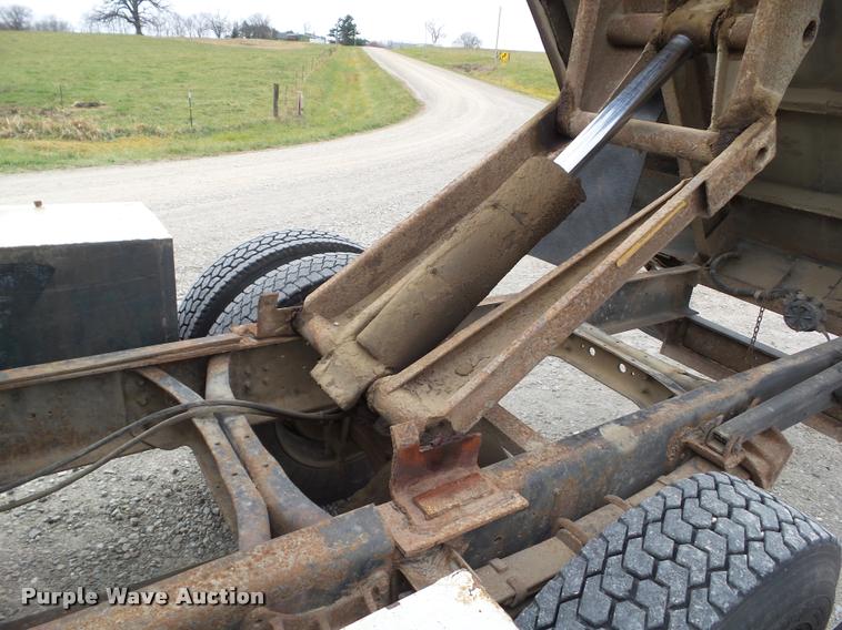 image for item BZ9951 1995 International 4700 bucket truck