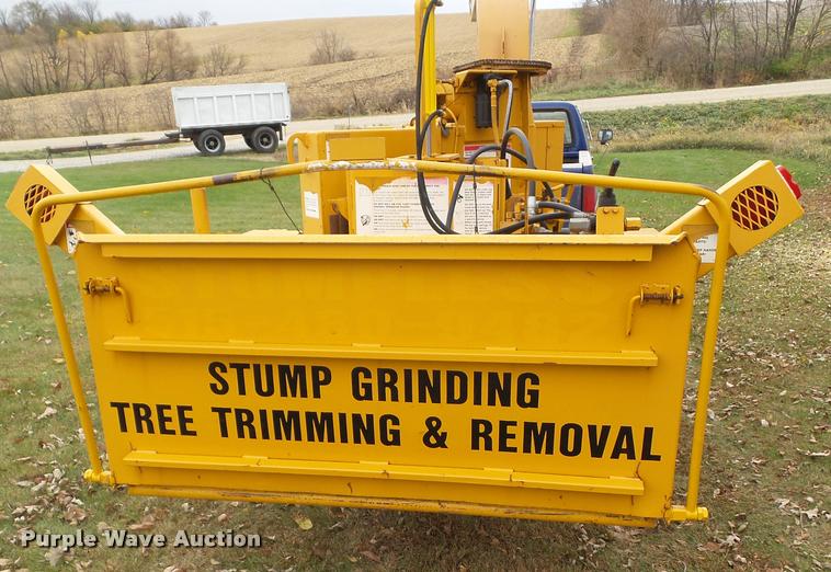 image for item BZ9952 1995 Brush Bandit 250 chipper