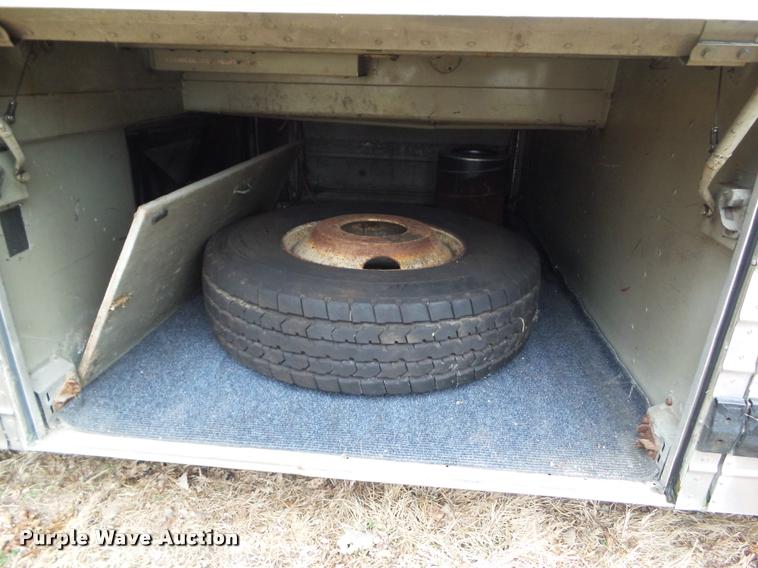 image for item BZ9953 1986 MCI 102A3 bus