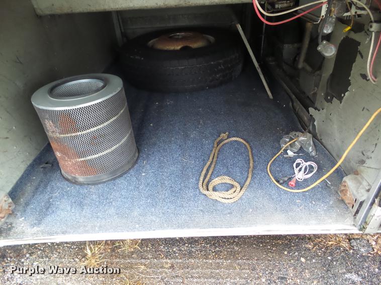 image for item BZ9953 1986 MCI 102A3 bus