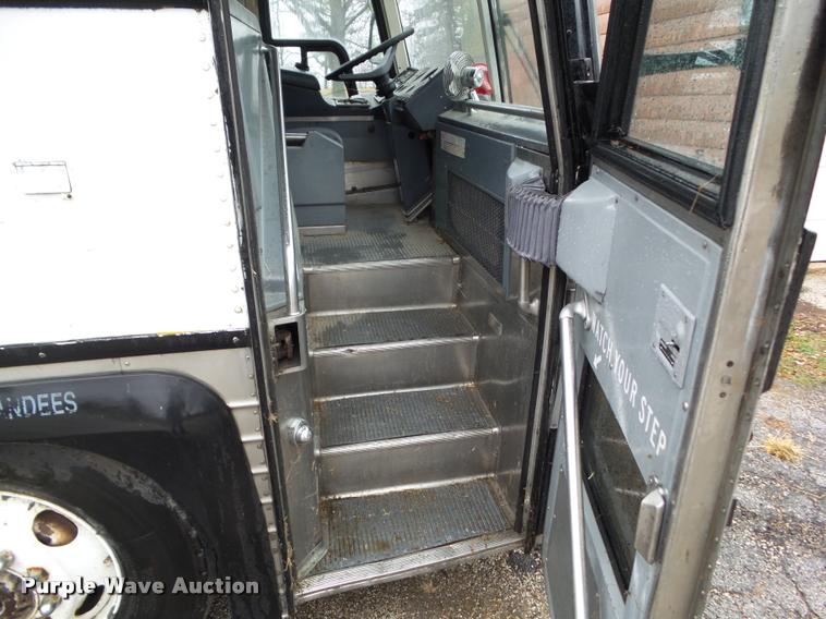 image for item BZ9953 1986 MCI 102A3 bus