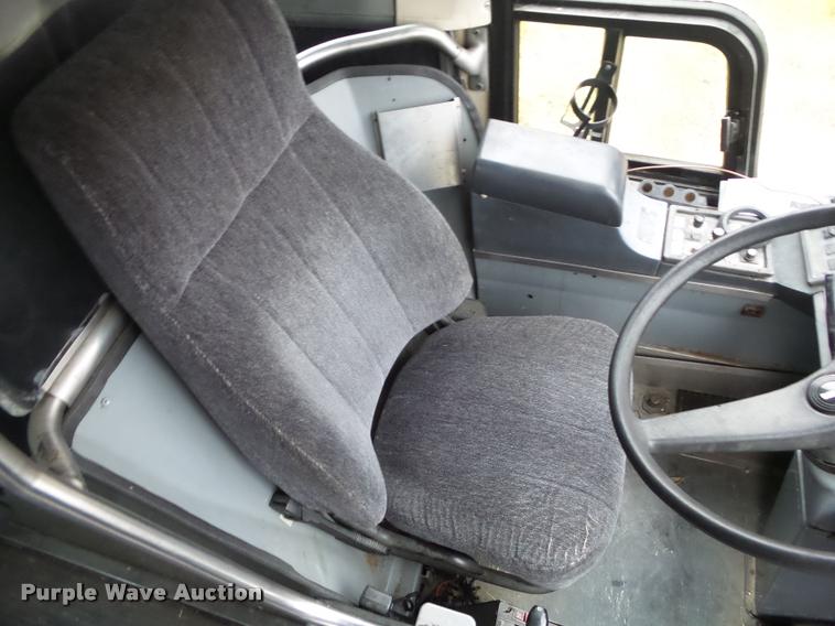 image for item BZ9953 1986 MCI 102A3 bus