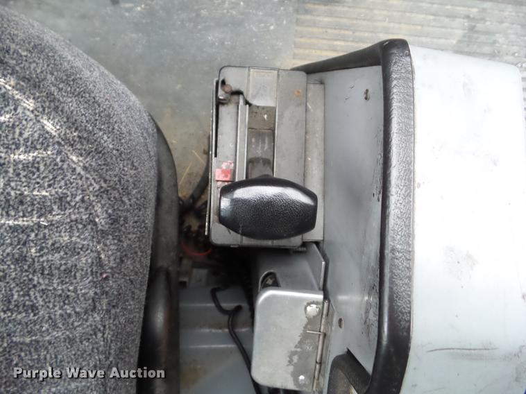 image for item BZ9953 1986 MCI 102A3 bus