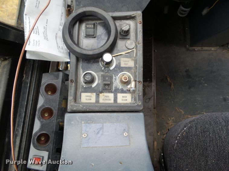 image for item BZ9953 1986 MCI 102A3 bus