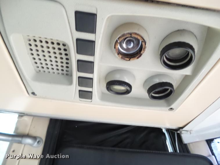 image for item BZ9953 1986 MCI 102A3 bus