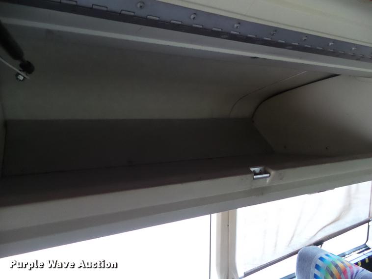 image for item BZ9953 1986 MCI 102A3 bus