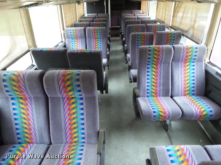 image for item BZ9953 1986 MCI 102A3 bus