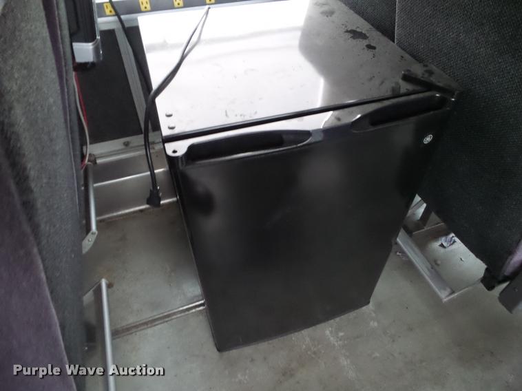 image for item BZ9953 1986 MCI 102A3 bus