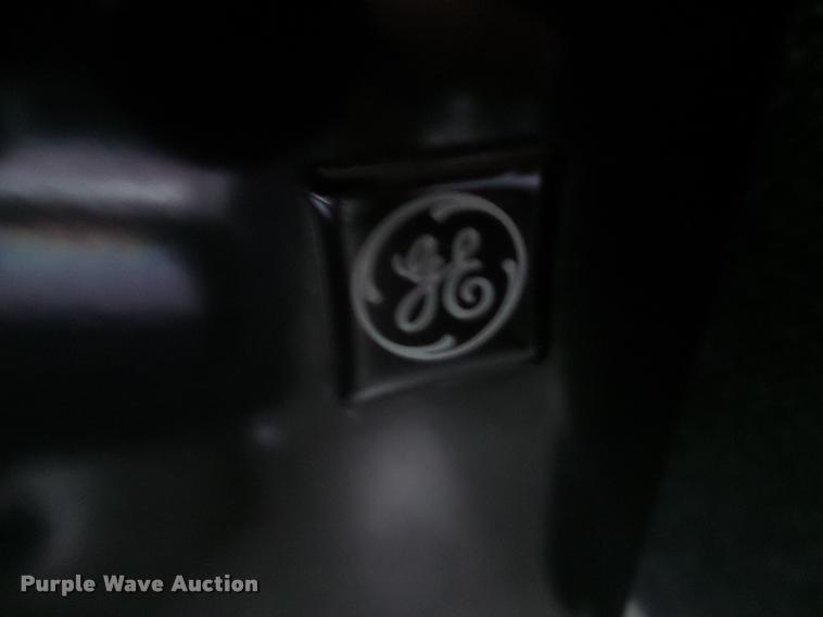 image for item BZ9953 1986 MCI 102A3 bus