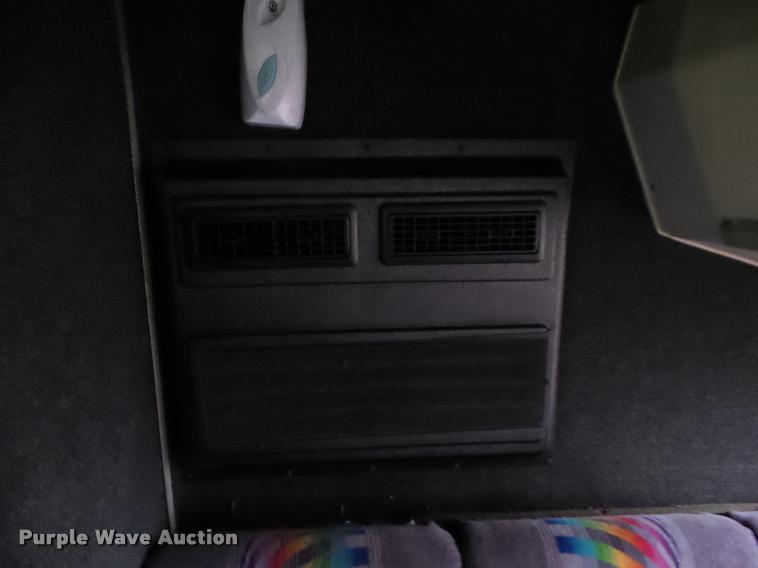 image for item BZ9953 1986 MCI 102A3 bus