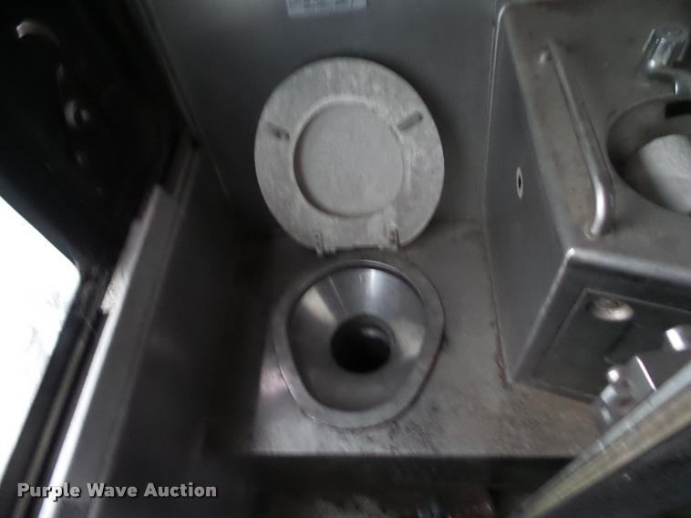 image for item BZ9953 1986 MCI 102A3 bus