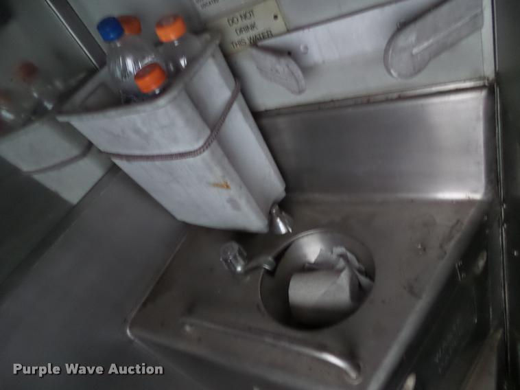 image for item BZ9953 1986 MCI 102A3 bus