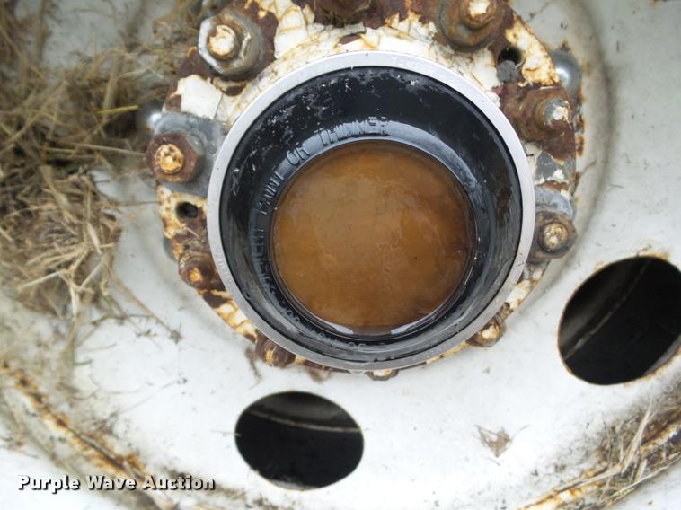 image for item BZ9953 1986 MCI 102A3 bus